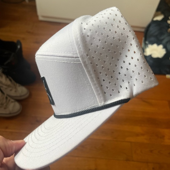 WHITE SIXHATS SNAPBACK - Picture 3 of 5